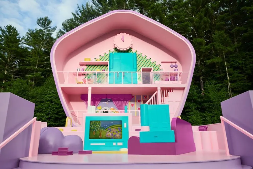 Sleepover At Polly Pockets Compact Bayonne Apartment